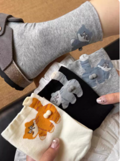 现货小红书白色卡通猫咪叮叮当蛋蛋袜子女四季ins可爱搞怪中筒袜