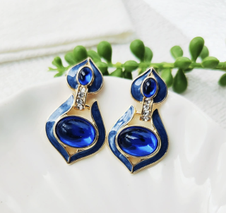 Нишевые дизайнерские стеклянные серьги с эмалевой глазурью в форме сердца для женщин, нежные элегантные серьги в форме сердца в стиле ретро C397