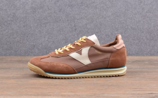 在售99欧！出西班牙反绒牛皮拼接透气休闲鞋缓震厚复古底阿甘鞋女