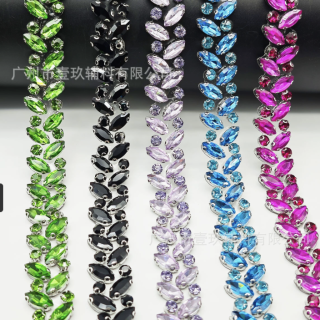 Термоклеевые полоски со стразами, цепочки из страз, разноцветные стразы-маркизы для горячей фиксации, для рукоделия: сумок, ремней, ошейников, аксессуаров для одежды и декора.
