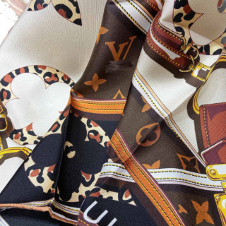 丝巾的妇女，大方，90x90厘米，用斜纹印刷、薄，时尚的，春季和秋季，从批发的制造商。