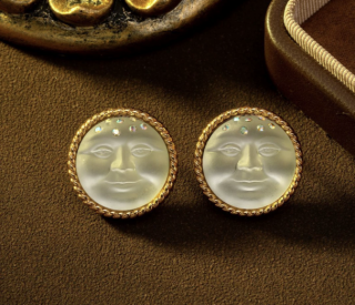 Винтажное KF New Moen Face Carving Tassel Design Niche Универсальное легкое роскошное элегантное ожерелье и серьги оптом.